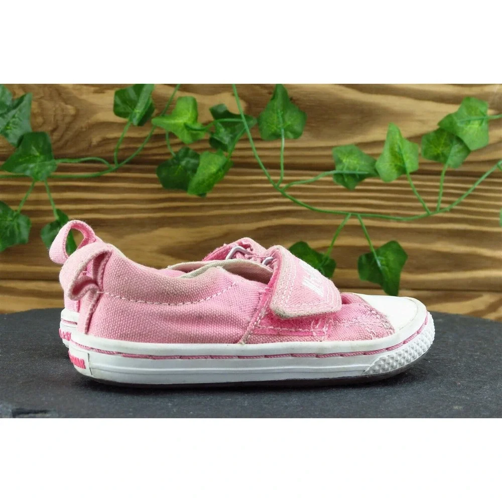Converse all star Toddler Girls 6 Medium Pink Low Top‎ Fabric